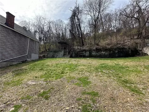 809 Davis Ave, Mckees Rocks, PA 15136