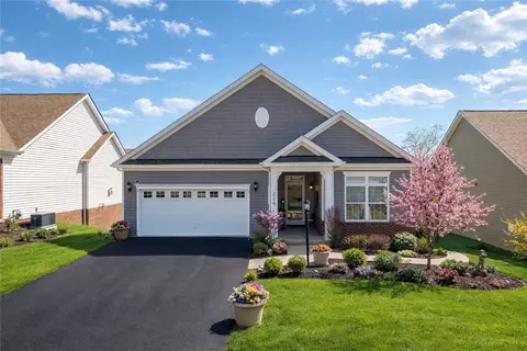 220 Bridle Ln, Washington, PA 15301