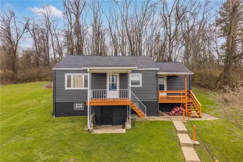 32 Maple St, Ellsworth, PA 15331
