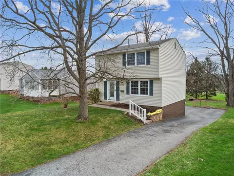 371 Mcwilliams Dr, Natrona Heights, PA 15065