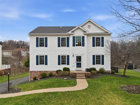 313 Diamond Dr, Moon Twp, PA 15108