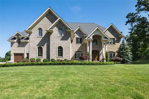 103 Silver Pines Dr, Gibsonia, PA 15044
