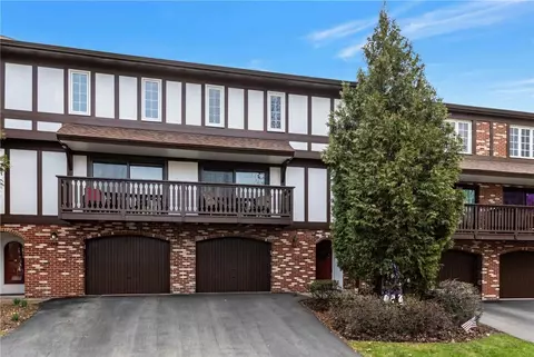 211 Thornberry Dr, Pittsburgh, PA 15237