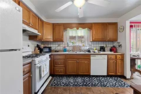 Kitchen - 124 Preston Dr, Braddock, PA 15104 photo 2 of 2