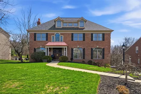 113 Amy Jo Ln, Coraopolis, PA 15108