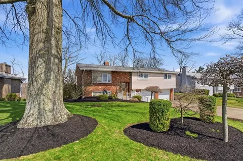 611 Longvue Dr, Houston, PA 15342