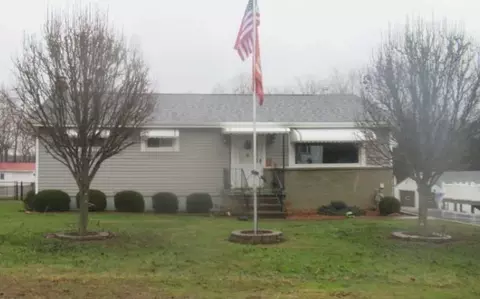1421 Davidson St, Wampum, PA 16157