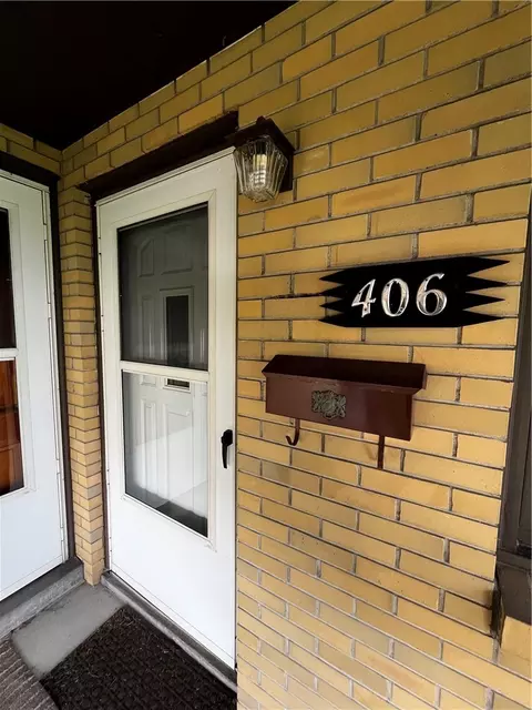 Exterior - 406 Walnut St, Vandergrift, PA 15690 photo 2 of 5
