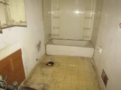 Bath - 1209 Roy St, Braddock, PA 15104 photo 1 of 1