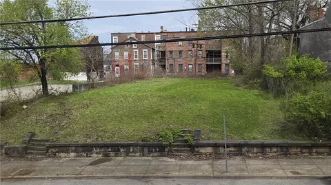1422 Liverpool St, Pittsburgh, PA 15233
