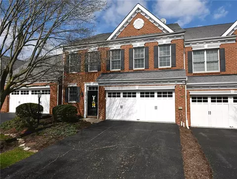 2013 Croghan Dr, Carnegie, PA 15106