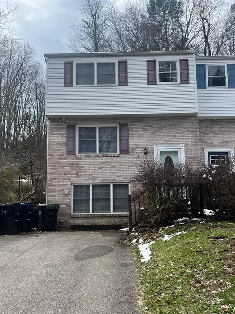 538 Pine Line Dr, Pittsburgh, PA 15237