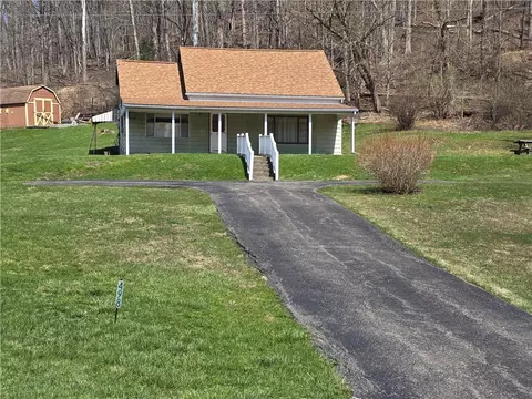498 Lardintown Rd, Tarentum, PA 15084