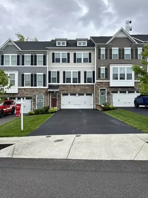 183 Moyer Hill Dr, Cranberry Township, PA 16066