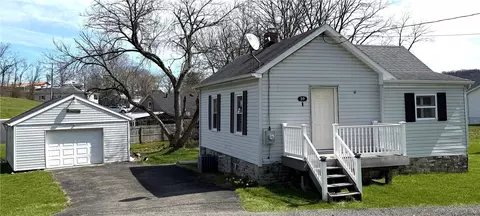 10 Elm St, Meadowlands, PA 15347