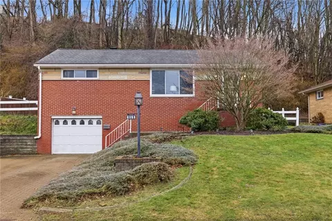 3138 Woodridge Dr, Pittsburgh, PA 15227