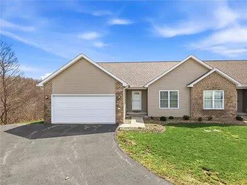 2414 Jillian Ln, Hermitage, PA 16148
