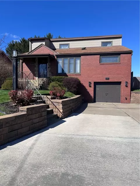 435 Salvini Dr, Pittsburgh, PA 15243