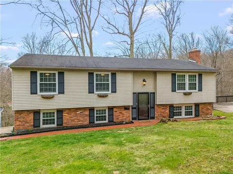 359 Hunting Creek Rd, Canonsburg, PA 15317