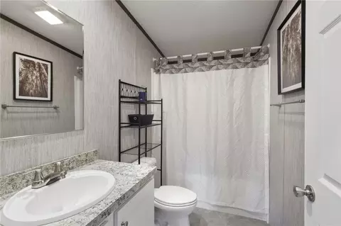Bath - 996 Monaca Rd, Monaca, PA 15061 photo 1 of 3
