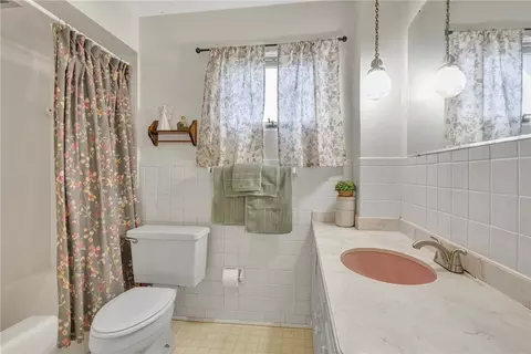 Bath - 140 Navigation St, Beaver, PA 15009 photo 1 of 1