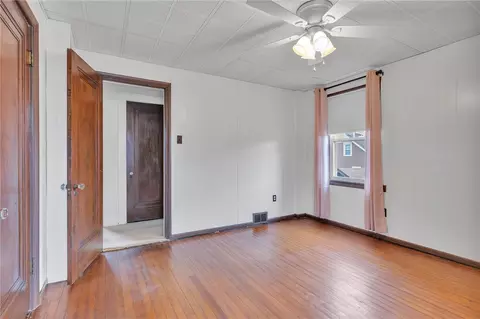 Bedroom - 140 Navigation St, Beaver, PA 15009 photo 4 of 5