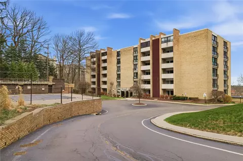 53 Highland Rd #401, Bethel Park, PA 15102