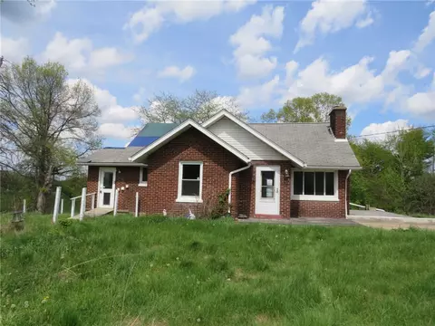 1878 Bakerstown Rd, Tarentum, PA 15084