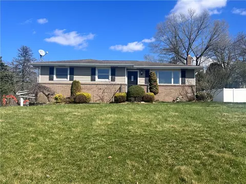 911 Richview Dr, New Castle, PA 16101