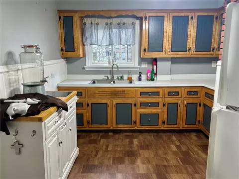 Kitchen - 331 4th St, Freeport, PA 16229 photo 1 of 2