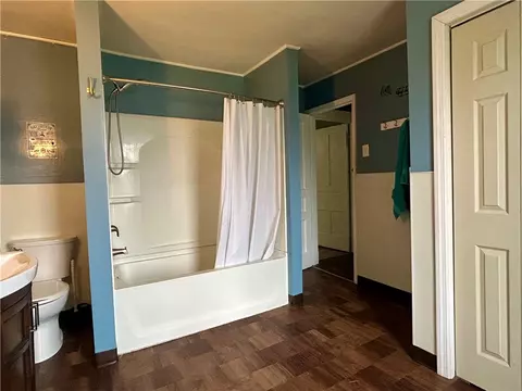 Bath - 331 4th St, Freeport, PA 16229 photo 3 of 3