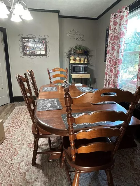 Dining - 331 4th St, Freeport, PA 16229 photo 1 of 3