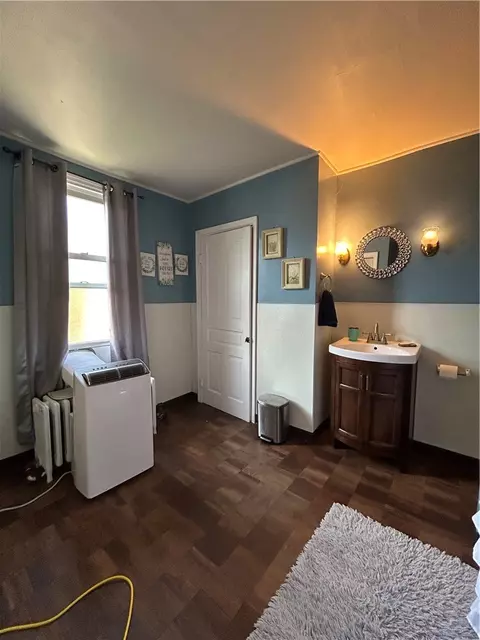 Bath - 331 4th St, Freeport, PA 16229 photo 2 of 3