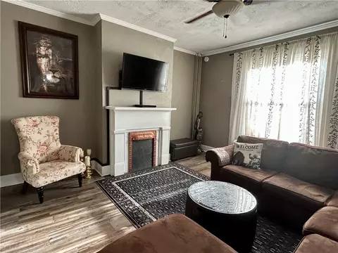 Living - 331 4th St, Freeport, PA 16229 photo 1 of 4