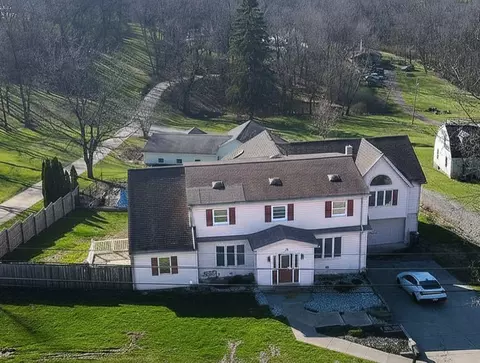 1378 Robbins Station Rd, Irwin, PA 15642