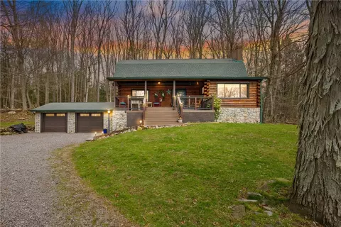 1436 Peninsula Dr, Central City, PA 15926
