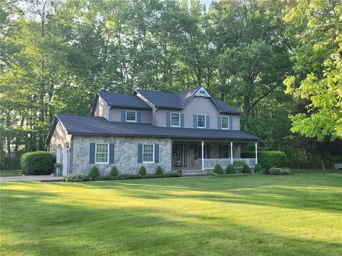 15 Willow Ln, Grove City, PA 16127