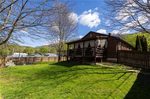 842 Anderson St, Confluence, PA 15424