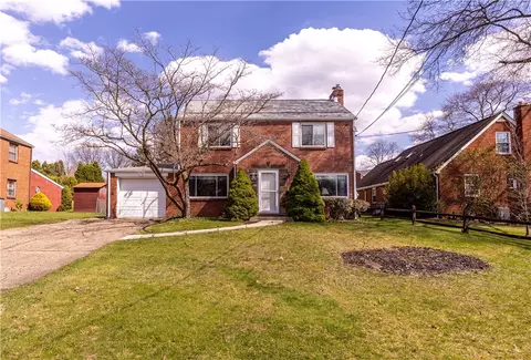 222 Glenview Dr, New Kensington, PA 15068