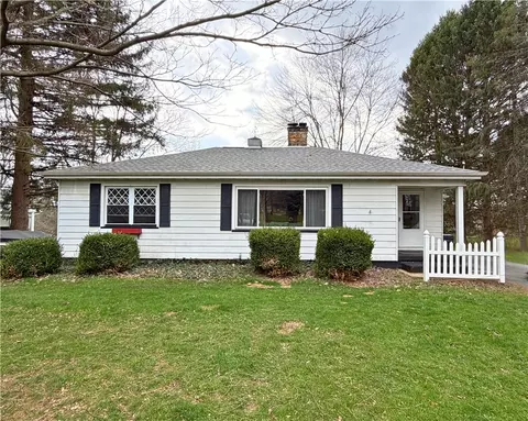 209 Cranberry Rd, Grove City, PA 16127