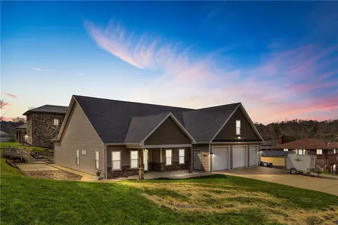 10 Walker St, Oakdale, PA 15071