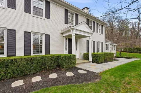 661 Canterbury Ln, Sewickley, PA 15143