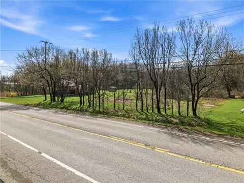 7096 E State St, Hermitage, PA 16148