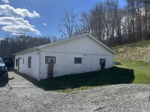 178 S South California Dr, Coal Center, PA 15423