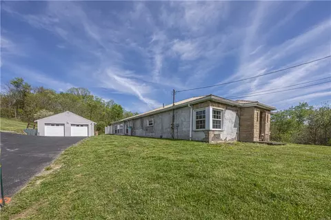 642 N Eighty Eight Rd, Carmichaels, PA 15320