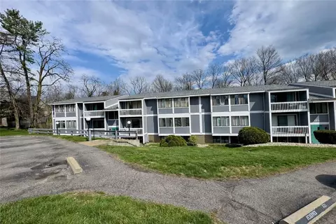 321 Ridge Point Cir #B13, Bridgeville, PA 15017
