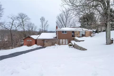 318 Wheatridge Dr, Jeannette, PA 15644