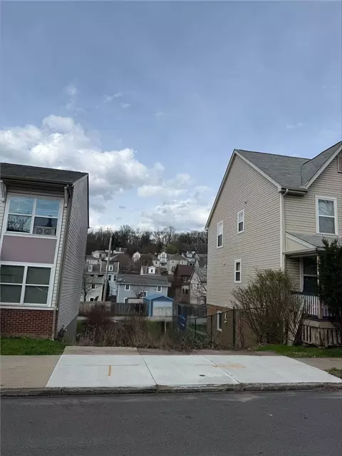 4913 Dearborn St, Pittsburgh, PA 15224