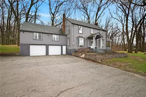 1369 S Hermitage Rd, Hermitage, PA 16148