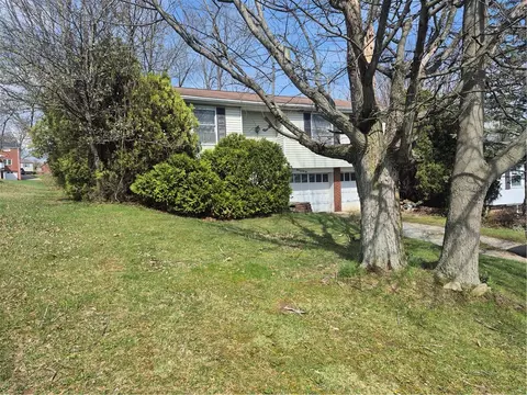 122 Mohican Dr, Greensburg, PA 15601